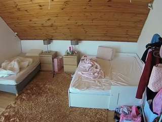 voyeurcam-julmodels-whitebed-2
