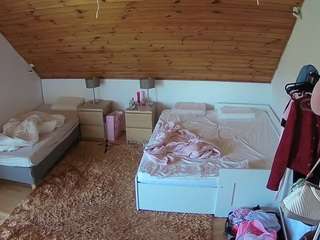 voyeurcam-julmodels-whitebed-2