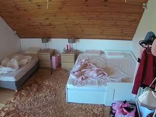 voyeurcam-julmodels-whitebed-2