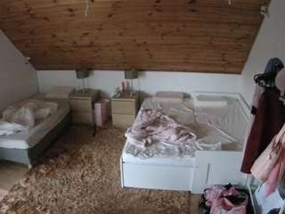 voyeurcam-julmodels-whitebed-2