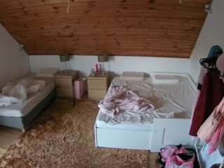 voyeurcam-julmodels-whitebed-2