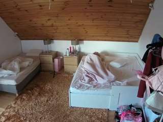 voyeurcam-julmodels-whitebed-2