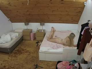 voyeurcam-julmodels-whitebed-2