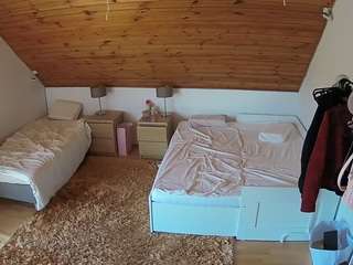 voyeurcam-julmodels-whitebed-2