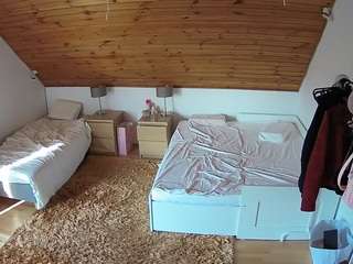 voyeurcam-julmodels-whitebed-2