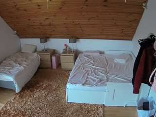 voyeurcam-julmodels-whitebed-2