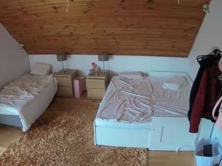 voyeurcam-julmodels-whitebed-2
