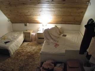 voyeurcam-julmodels-whitebed-2