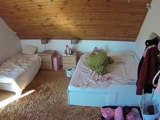 voyeurcam-julmodels-whitebed-2 webcam model