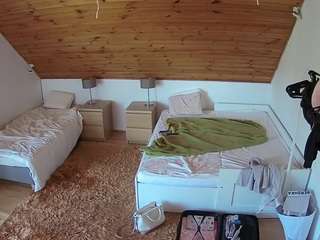  voyeurcam-julmodels-whitebed-2 chat room