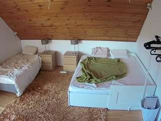 voyeurcam-julmodels-whitebed-2