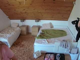 voyeurcam-julmodels-whitebed-2