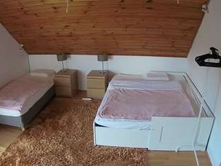 voyeurcam-julmodels-whitebed-2