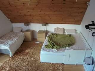 voyeurcam-julmodels-whitebed-2