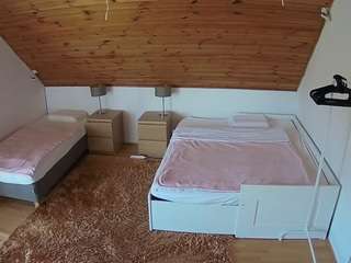 voyeurcam-julmodels-whitebed-2