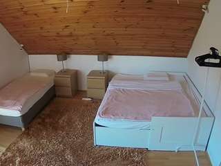 voyeurcam-julmodels-whitebed-2