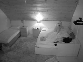 voyeurcam-julmodels-whitebed-2 Webcam Model Profile