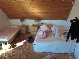 voyeurcam-julmodels-whitebed-2 Webcam Model Profile