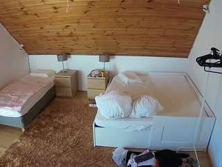 voyeurcam-julmodels-whitebed-2 - Cam en Direct