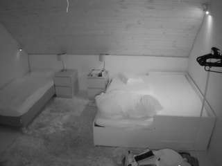 voyeurcam-julmodels-whitebed-2 Webcam Model Profile