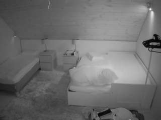 voyeurcam-julmodels-whitebed-2 Webcam Model Profile
