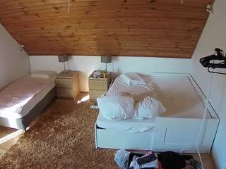 voyeurcam-julmodels-whitebed-2