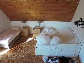 voyeurcam-julmodels-whitebed-2