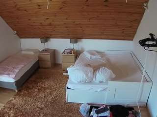voyeurcam-julmodels-whitebed-2