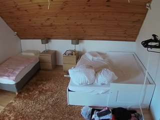 voyeurcam-julmodels-whitebed-2