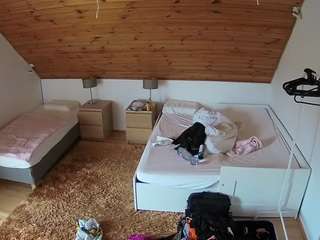 voyeurcam-julmodels-whitebed-2