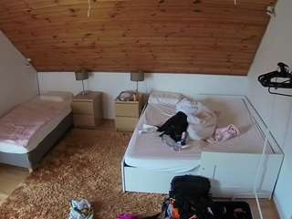 voyeurcam-julmodels-whitebed-2