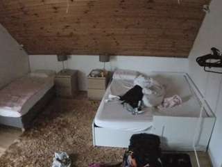 voyeurcam-julmodels-whitebed-2