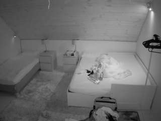 voyeurcam-julmodels-whitebed-2