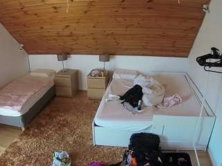 voyeurcam-julmodels-whitebed-2