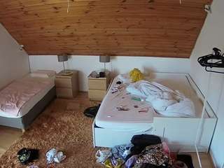 voyeurcam-julmodels-whitebed-2 Webcam Model Profile
