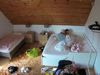 voyeurcam-julmodels-whitebed-2