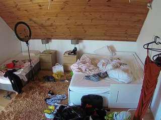 voyeurcam-julmodels-whitebed-2
