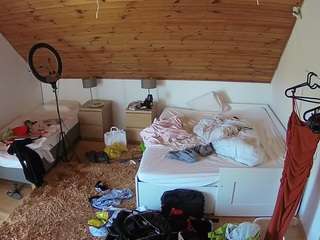 voyeurcam-julmodels-whitebed-2