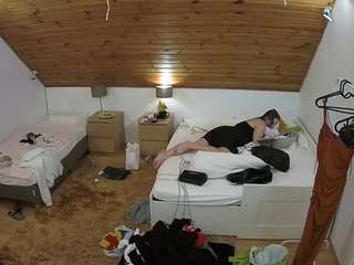 voyeurcam-julmodels-whitebed-2