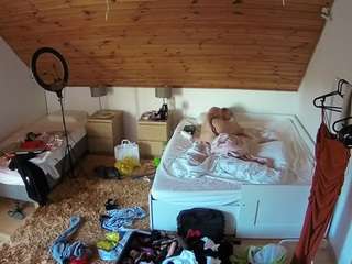 voyeurcam-julmodels-whitebed-2
