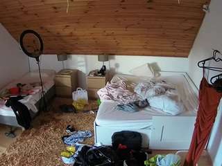 voyeurcam-julmodels-whitebed-2