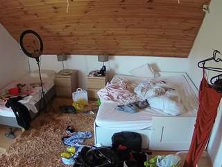 voyeurcam-julmodels-whitebed-2