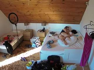 voyeurcam-julmodels-whitebed-2