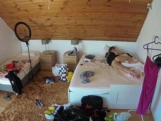 voyeurcam-julmodels-whitebed-2