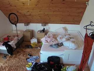 voyeurcam-julmodels-whitebed-2