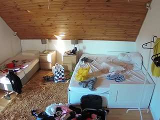 voyeurcam-julmodels-whitebed-2
