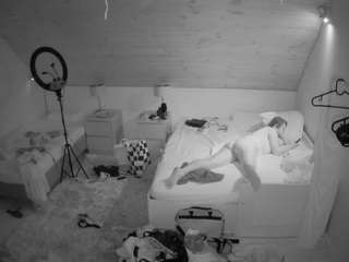 voyeurcam-julmodels-whitebed-2