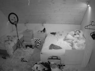 voyeurcam-julmodels-whitebed-2