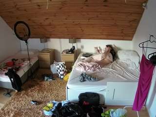 voyeurcam-julmodels-whitebed-2