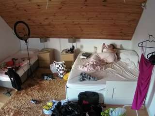 voyeurcam-julmodels-whitebed-2